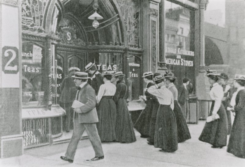 Buckingham-palota kerti partija, 1911 alkotó: English Photographer