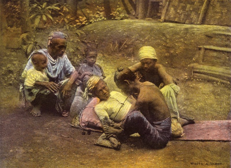 Burma / Mianmar: Burmában: Tetoválás (színes fotó) alkotó: English Photographer