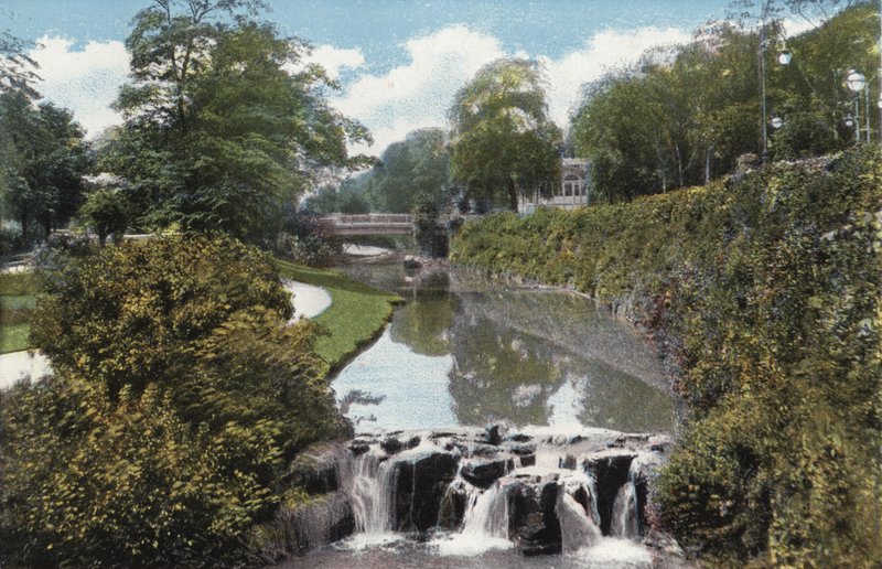 Buxton, The Gardens and Waterfall alkotó: English Photographer