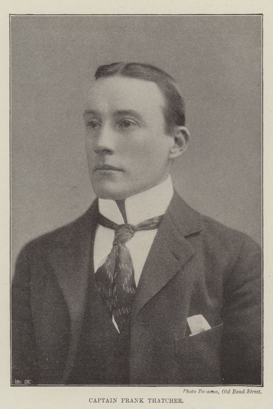 Frank Thatcher kapitány alkotó: English Photographer