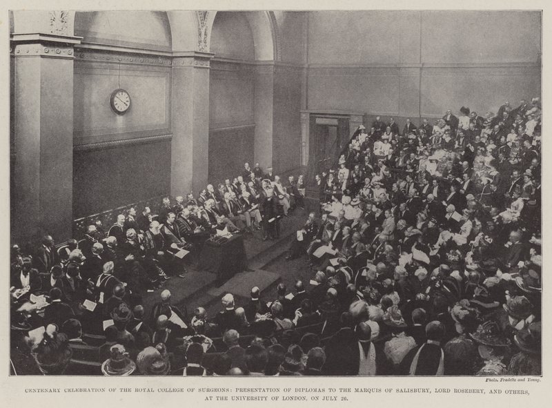 A Royal College of Surgeons centenáriumi ünnepsége, oklevelek átadása Salisbury márkinak, Lord Roseberynek és másoknak a Londoni Egyetemen, július 26-án alkotó: English Photographer
