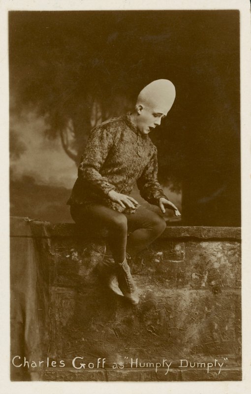 Charles Goff mint Humpty Dumpty (fekete-fehér fotó) alkotó: English Photographer