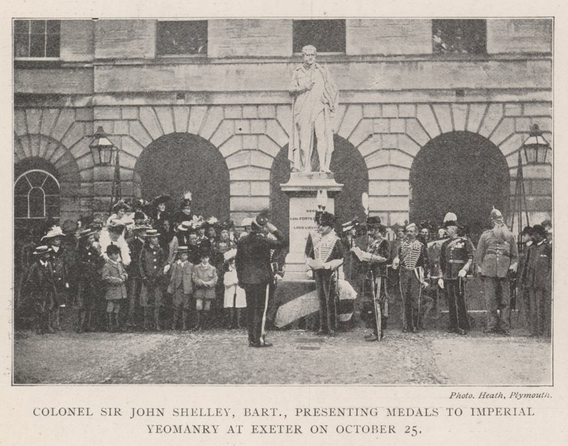 Sir John Shelley ezredes, báró, érmeket ad át Imperial Yeomanrynak október 25-én Exeterben alkotó: English Photographer