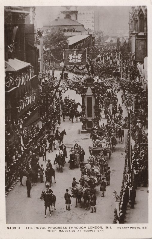 V. György király és királynő koronázási körmenete, Temple Bar, London alkotó: English Photographer
