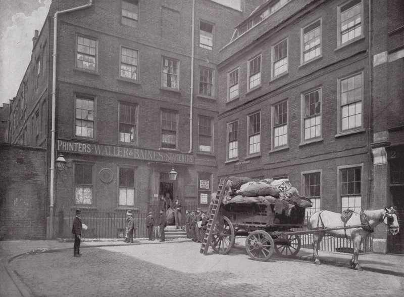 Dr. Johnsons House, Gough Square, Fleet Street alkotó: English Photographer
