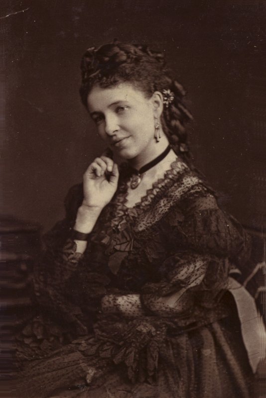 E. Albani alkotó: English Photographer