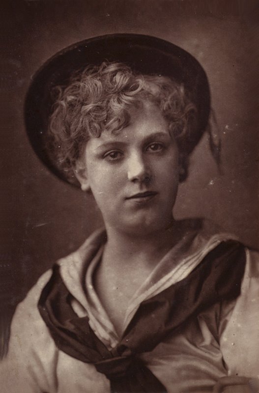 Edith Bland alkotó: English Photographer