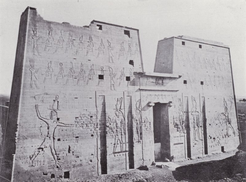Egyiptom: Edfu templom pilonja (f/w fotó) alkotó: English Photographer