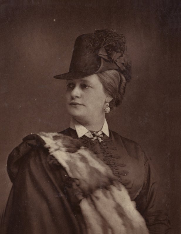 Emily Soldene alkotó: English Photographer