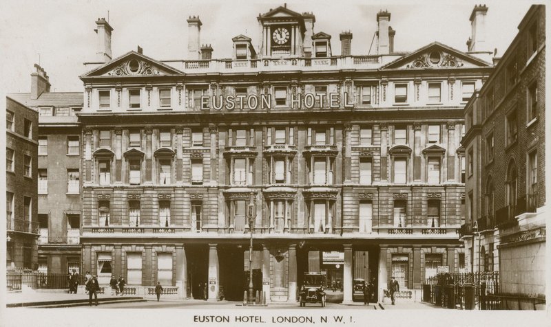 Euston Hotel, London NW1 alkotó: English Photographer
