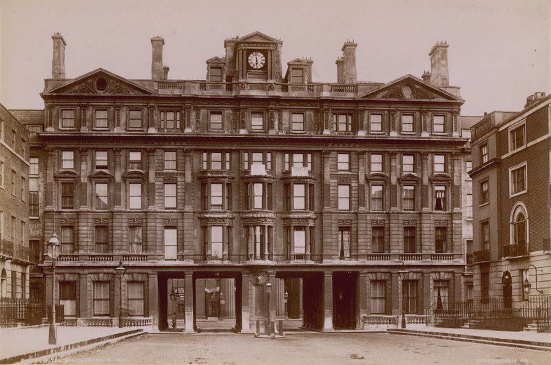 Euston Hotel, London, déli front alkotó: English Photographer