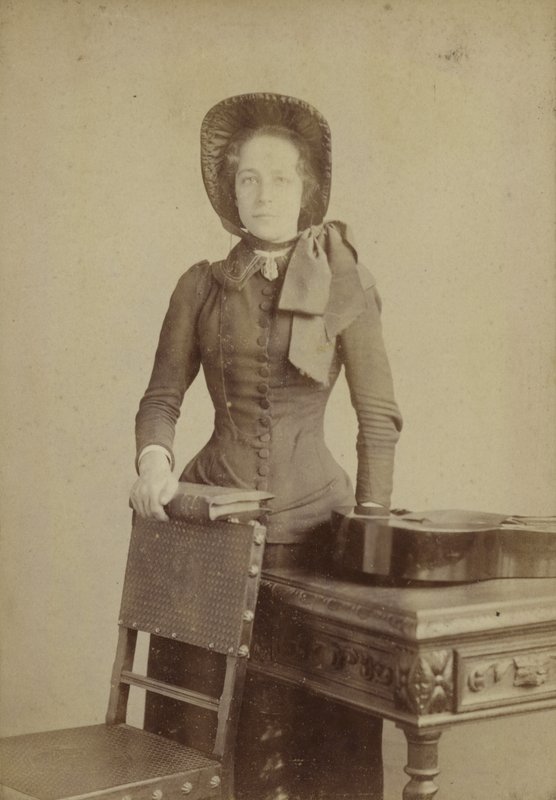 Üdvözítő nő alkotó: English Photographer
