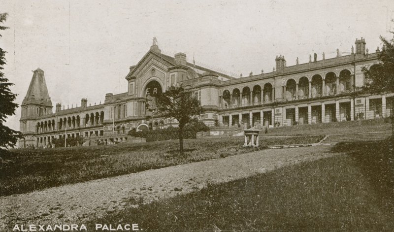 Az Alexandra-palota általános képe alkotó: English Photographer