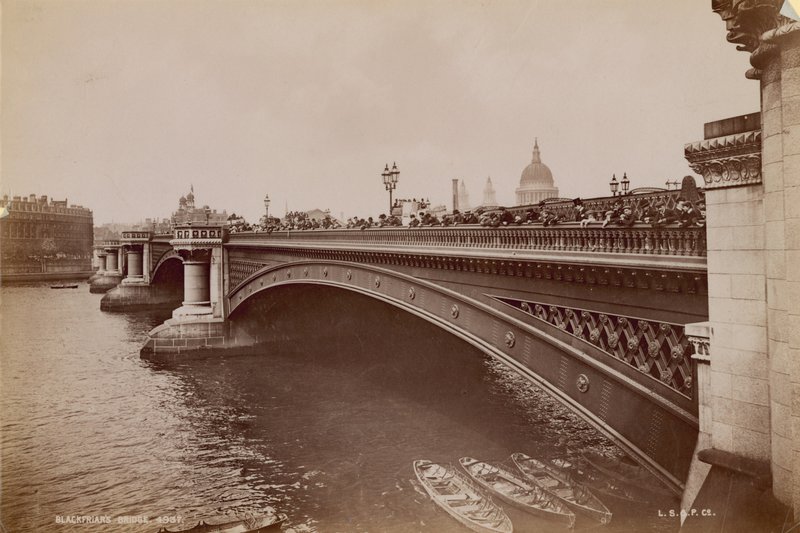 A Blackfriars híd általános képe alkotó: English Photographer