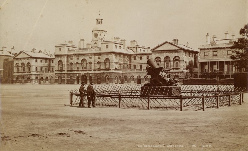 A Horse Guards Parade általános képe alkotó: English Photographer