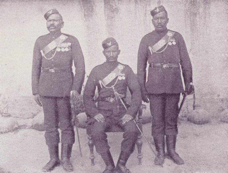 Gurkha tisztek alkotó: English Photographer