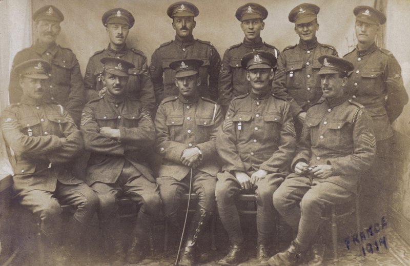 Angol katonák csoportja, I. világháború, Franciaország 1917 (f/w fotó) alkotó: English Photographer