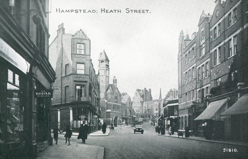 Heath Street Hampsteadben alkotó: English Photographer