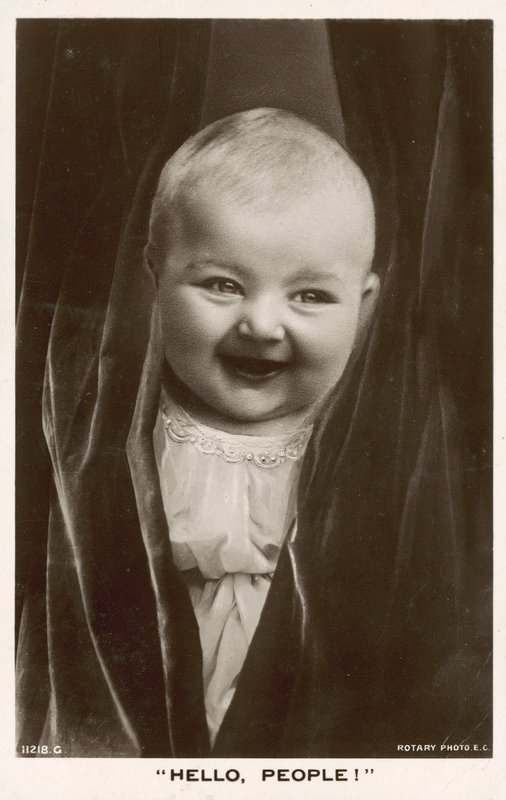 Hello emberek! Gyermek mosolyogva alkotó: English Photographer