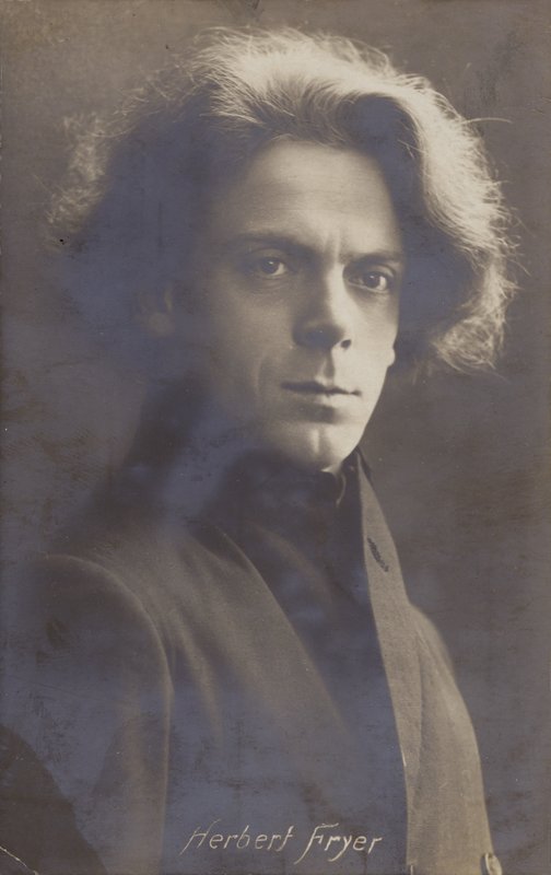 Herbert Fryer angol zeneszerző és zongoraművész (1877-1957) alkotó: English Photographer