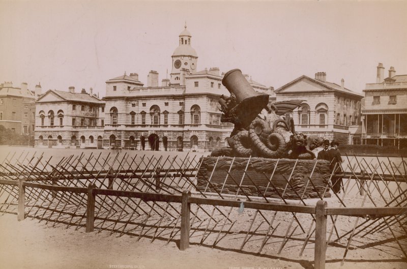 Horse Guards Parade, London alkotó: English Photographer