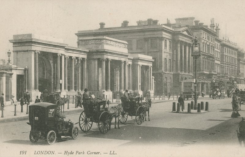 Hyde Park Corner, London alkotó: English Photographer