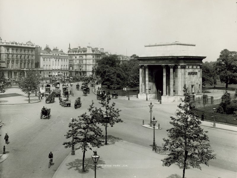 Hyde Park Corner, London alkotó: English Photographer