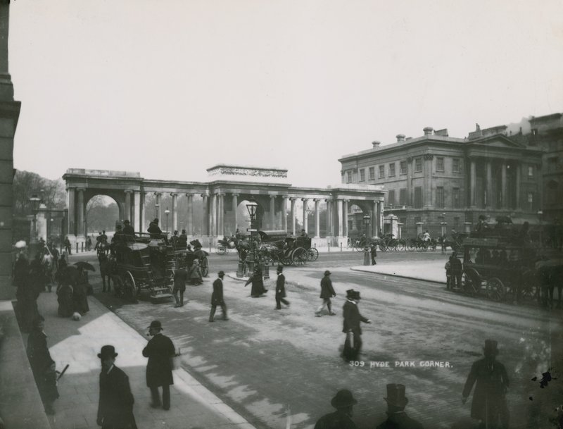 Hyde Park Corner, London alkotó: English Photographer