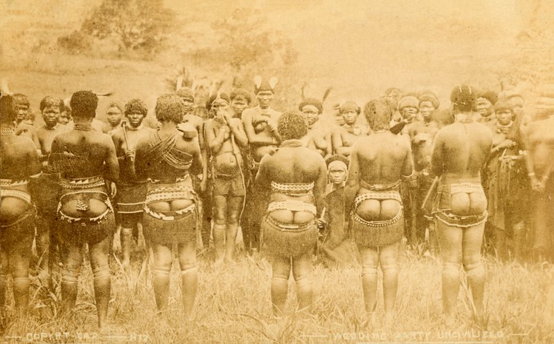 Afrikai őslakosok esküvői partija (fekete-fehér fotó) alkotó: English Photographer