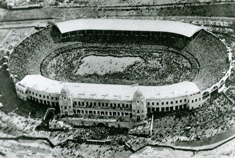 Invázió a stadionba az első Wembley-kupa döntőjére, 1923 alkotó: English Photographer