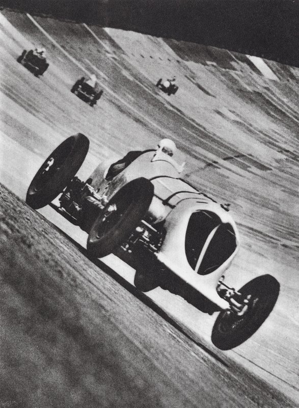 John Cobb Napier-Railton versenypályája Brooklandsben (fekete-fehér fotó) alkotó: English Photographer