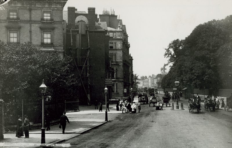 Kensington Gore, London alkotó: English Photographer