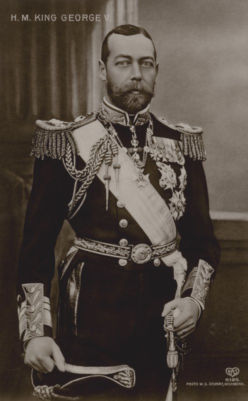 V. György király (f/w fotó) alkotó: English Photographer