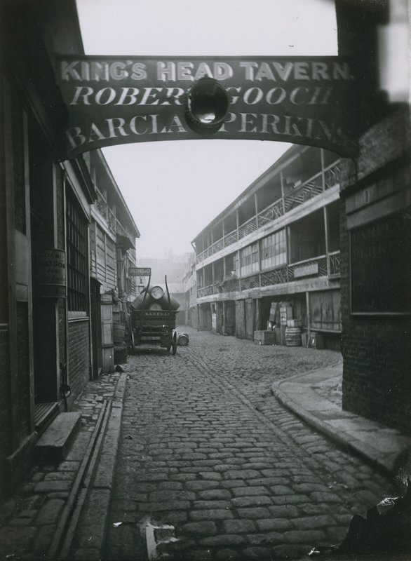 Kings Head, Southwark alkotó: English Photographer