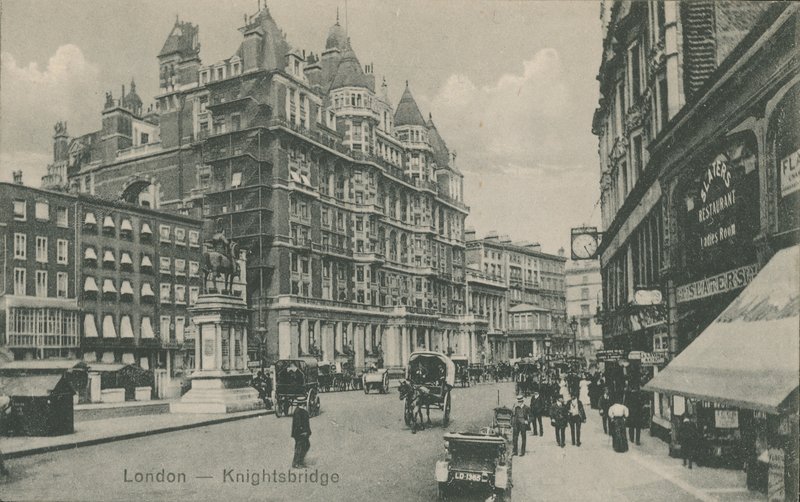 Knightsbridge, London alkotó: English Photographer