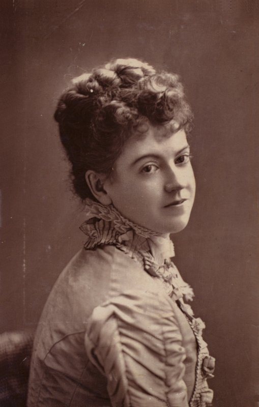Linda Helyszín alkotó: English Photographer