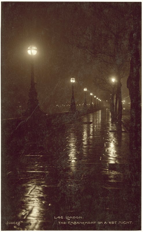 London, az Embankment egy esős éjszakán (fekete-fehér fotó) alkotó: English Photographer