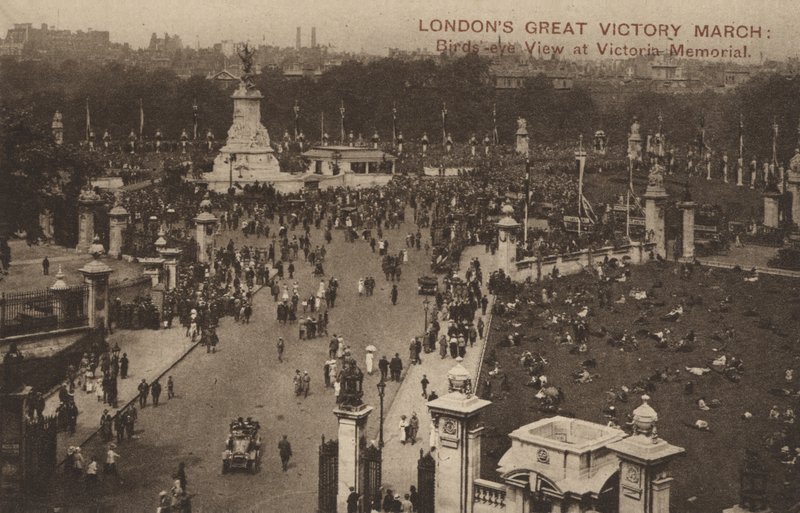 London nagy győzelmi menete, madártávlat a Victoria Memorialnál (f/w fotó) alkotó: English Photographer