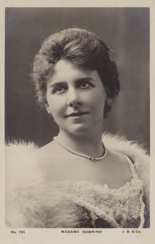 Luisa Sobrino, szoprán alkotó: English Photographer