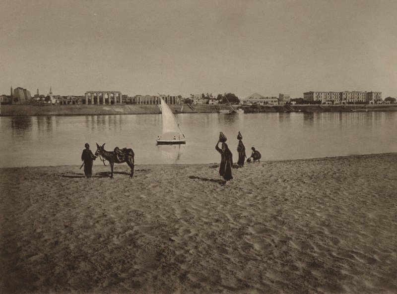 Luxor, a luxori templom általános képe a Nílus felől alkotó: English Photographer