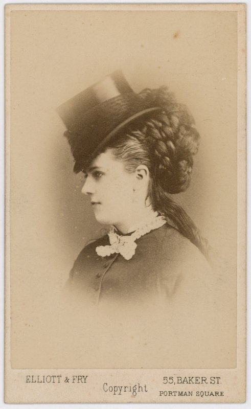 Mabel Gray alkotó: English Photographer