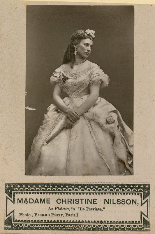 Madame Christine Nilsson Violetta szerepében a Traviatában alkotó: English Photographer