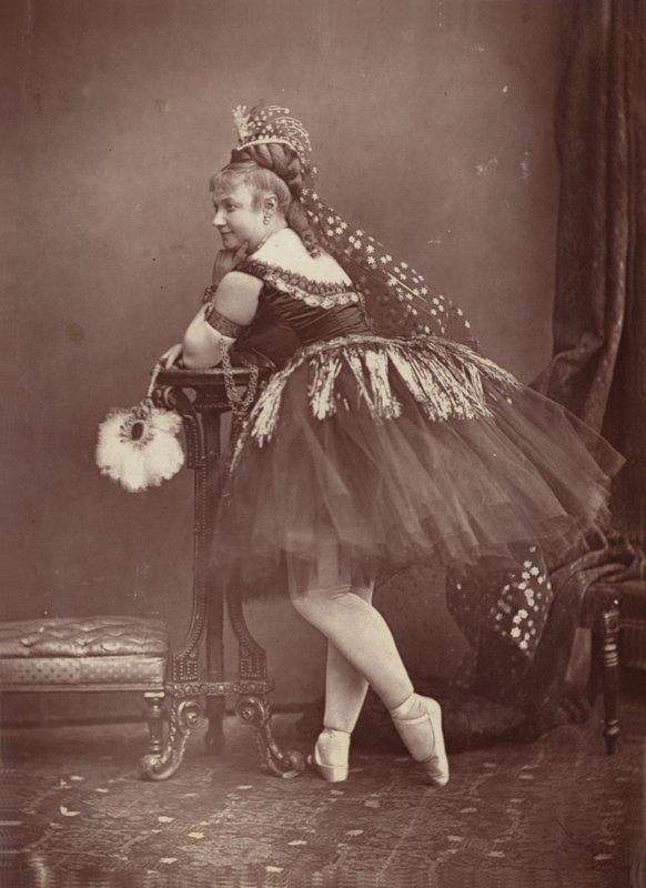Pitteri kisasszony alkotó: English Photographer