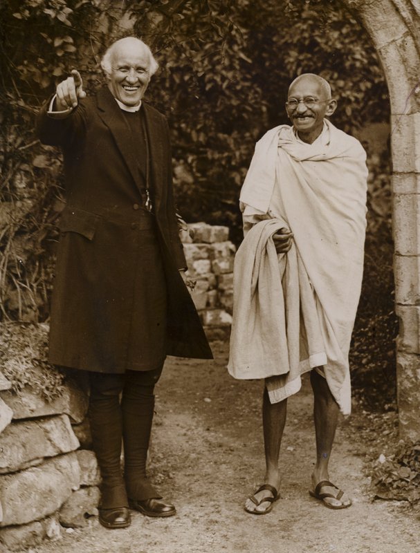 Mahatma Gandhi, a brit uralomtól való függetlenségért mozgalom indiai vezetője (f/w fotó) alkotó: English Photographer