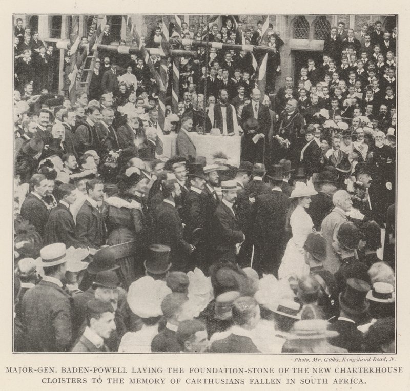 Baden-Powell vezérőrnagy lerakja a Dél-Afrikában elesett karthauziak emlékére az Új Charterhouse-kolostorok alapkövét alkotó: English Photographer
