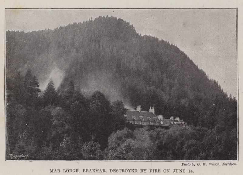 Mar Lodge, Braemar, június 14-én tűz pusztította el alkotó: English Photographer