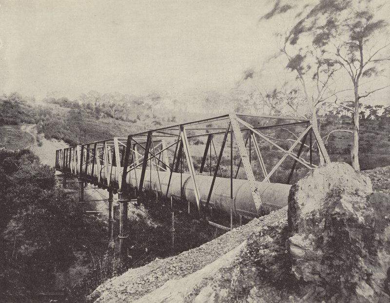 Melbourne Water Supply Pipes, a Plenty River felett, Greensborough alkotó: English Photographer
