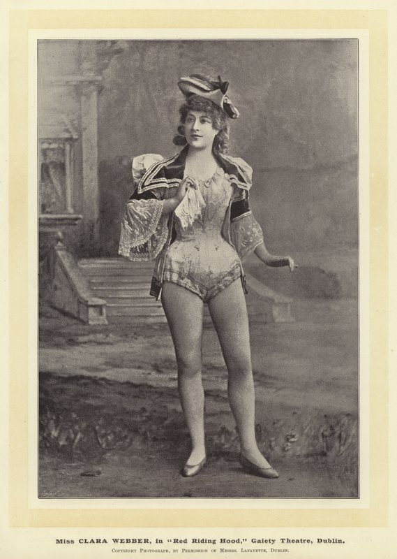Clara Webber kisasszony a Red Riding Hoodban, a dublini Gaiety Színházban alkotó: English Photographer
