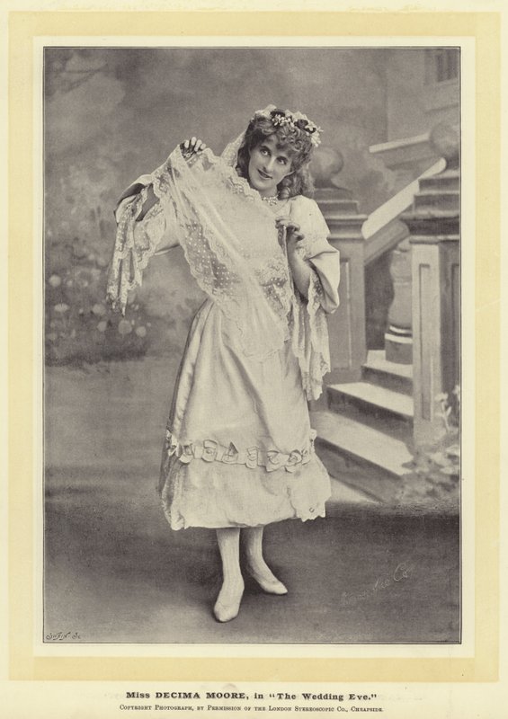 Miss Decima Moore, A lakodalomban alkotó: English Photographer