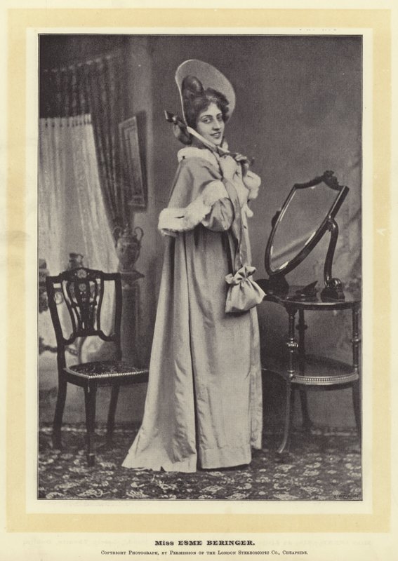 Miss Esme Beringer alkotó: English Photographer